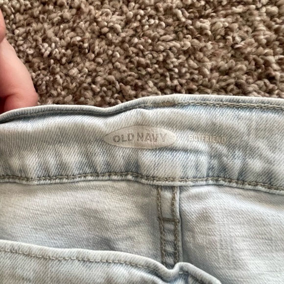 Light wash distressed jeans - Picture 3 of 3